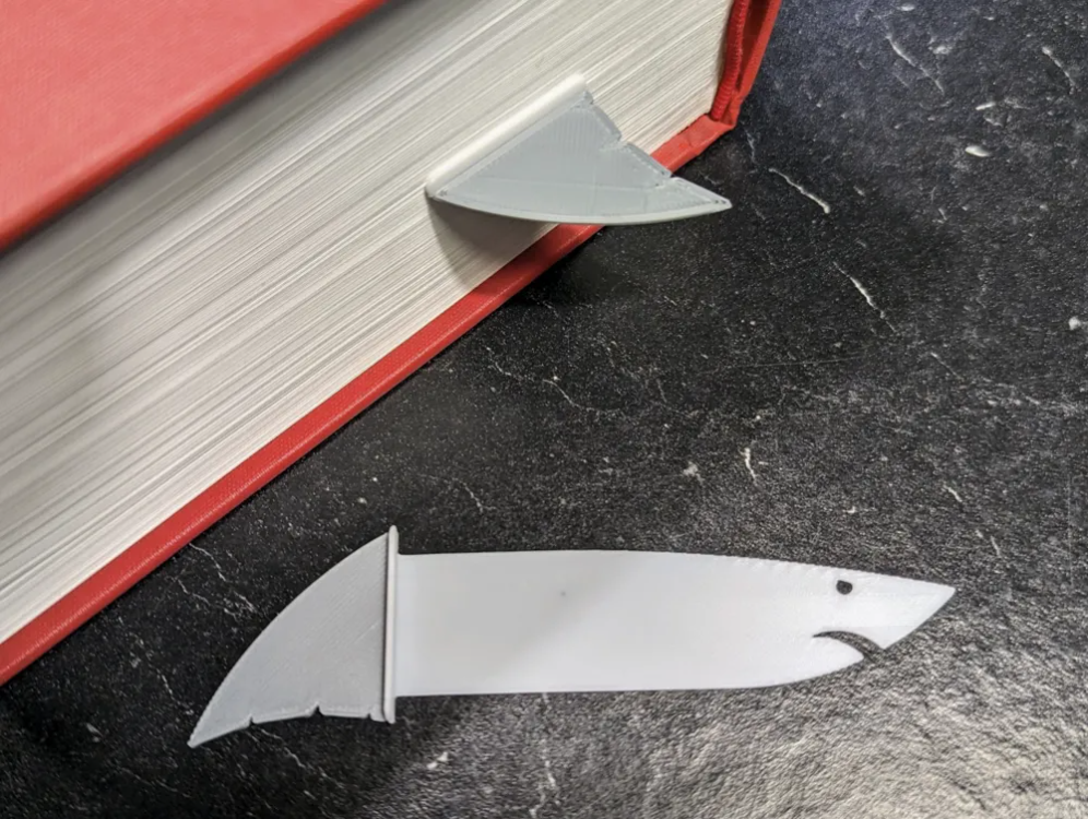 Köpek balığı tasarımlı 3D baskı kitap ayracı.