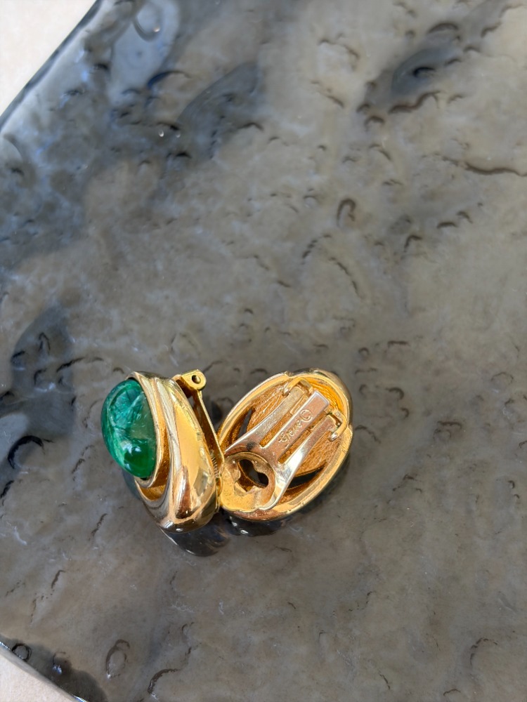 Vintage Grosse Küpe Emerald Green Cabochon
