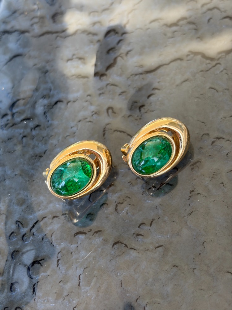 Vintage Grosse Küpe Emerald Green Cabochon