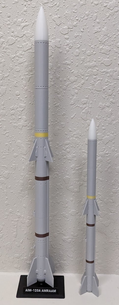 1:12 AIM-120 Roket