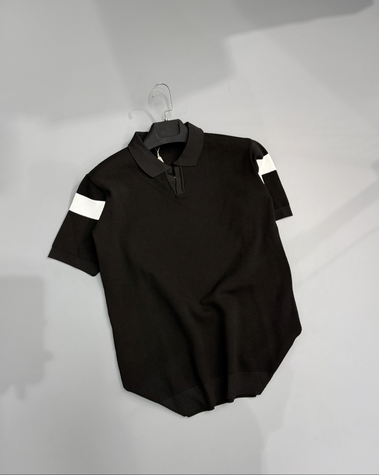 Siyah beyaz polo yaka 