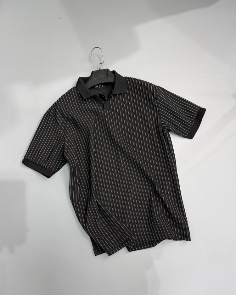 Siyah çizgili polo yaka 
