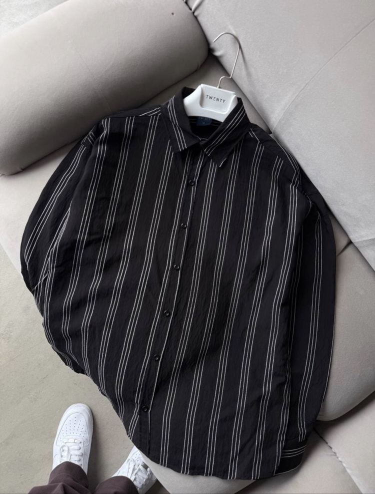 Çizgili oversize siyah gömlek