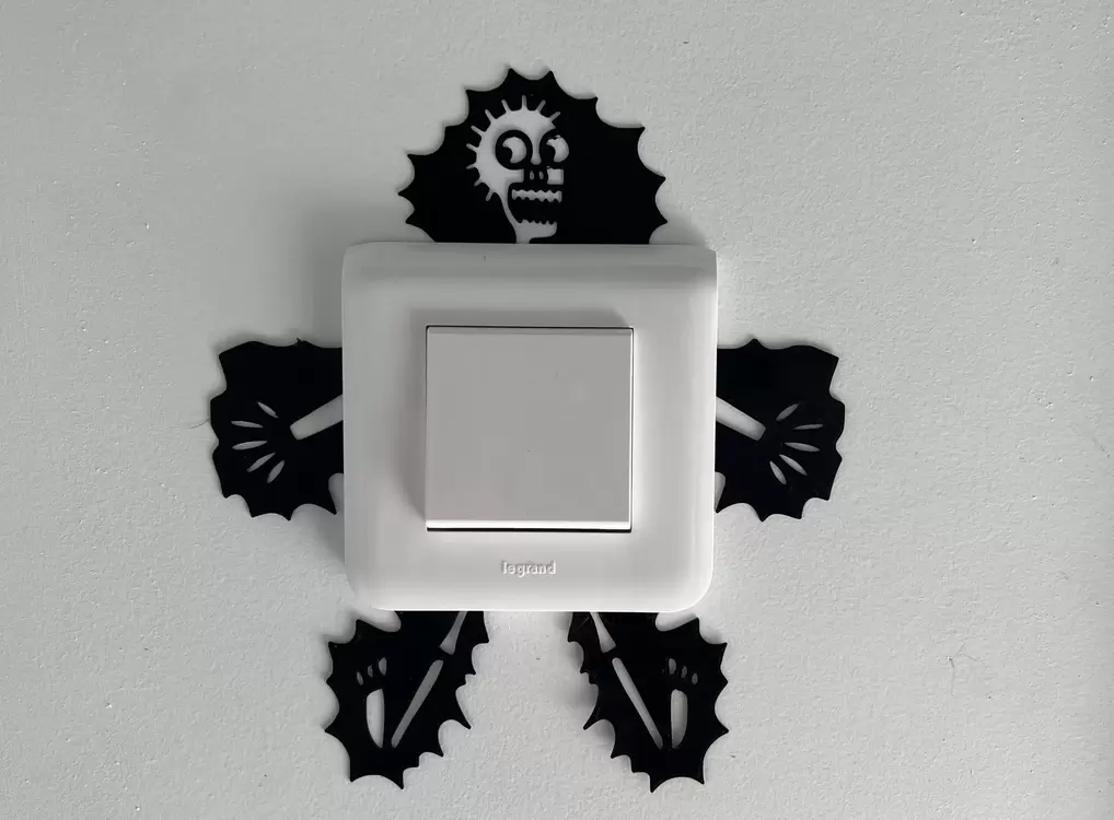 Elektrik Çarpması - Priz Dekoru