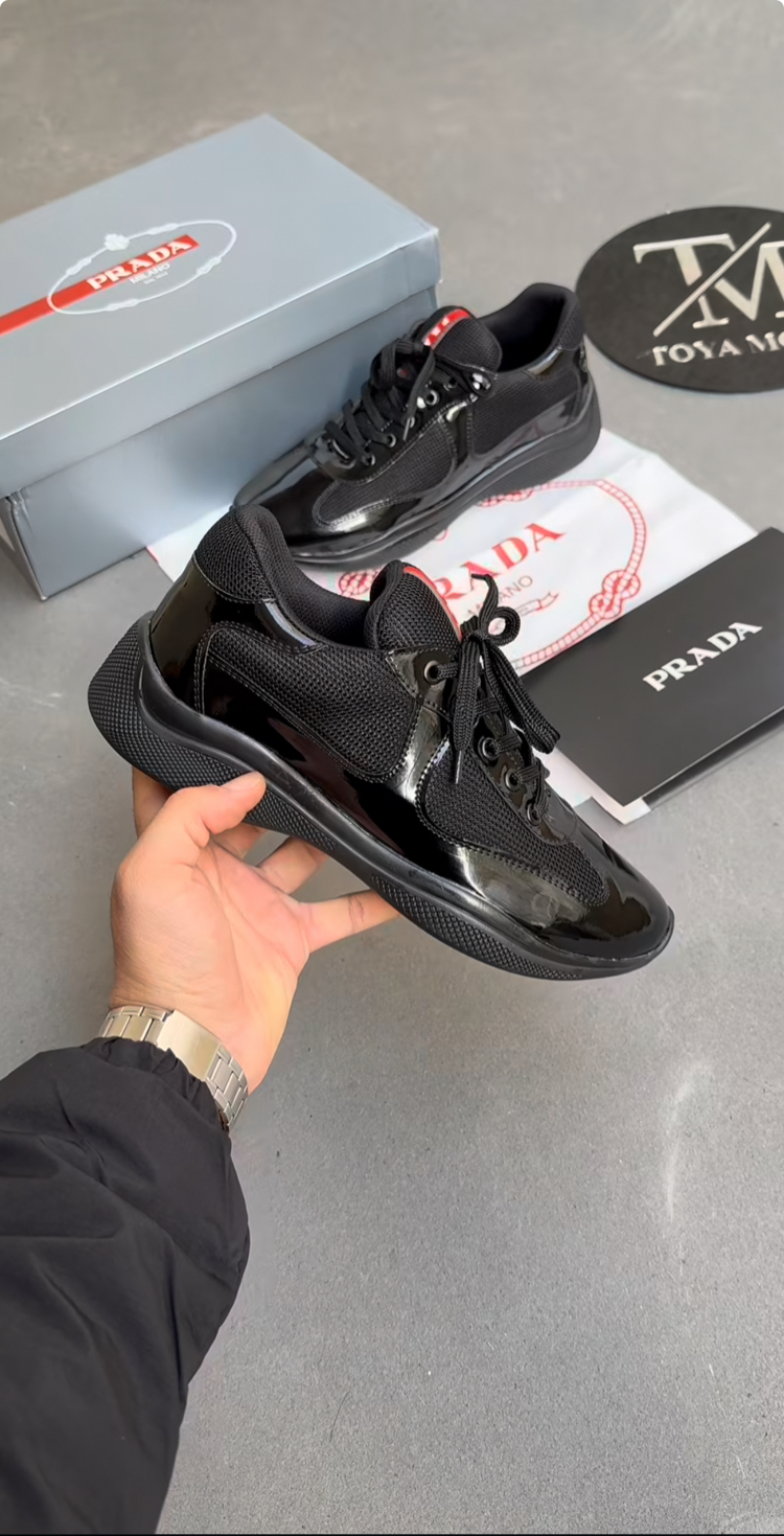 Prada Siyah Yeni Sezon