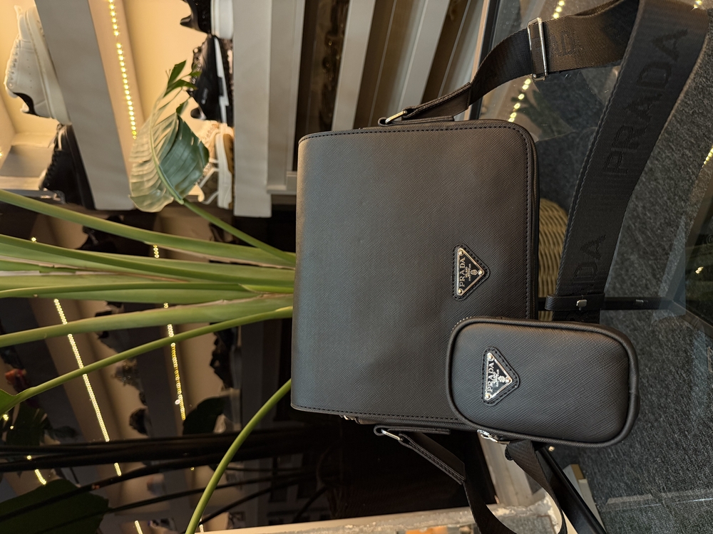 Prada Omuz Çantası