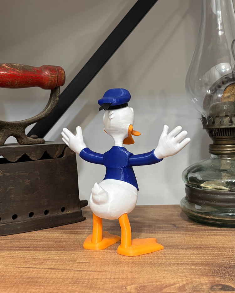 Donald Duck Koleksiyon Figürü – Dekoratif Oyuncak – Masaüstü / Kitaplık Süs Eşyası