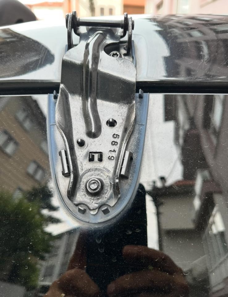 Jeep Liberty 2002-2007 Bagaj Menteşe Kapağı