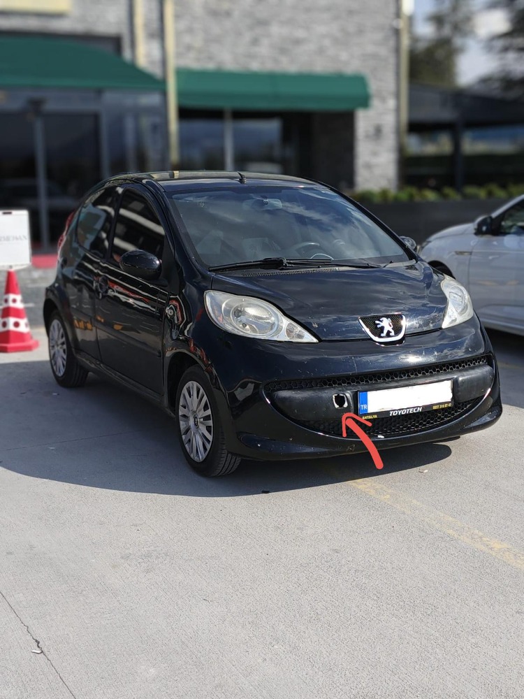 Peugeot 107 Ön Tampon Çeki Demir Kapağı