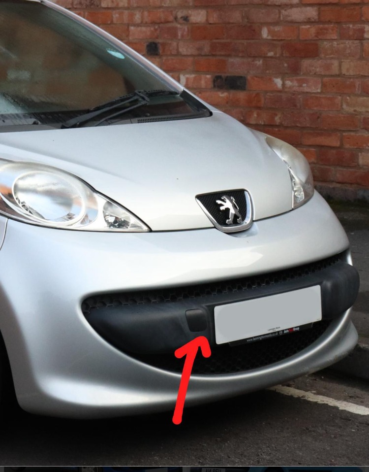 Peugeot 107 Ön Tampon Çeki Demir Kapağı