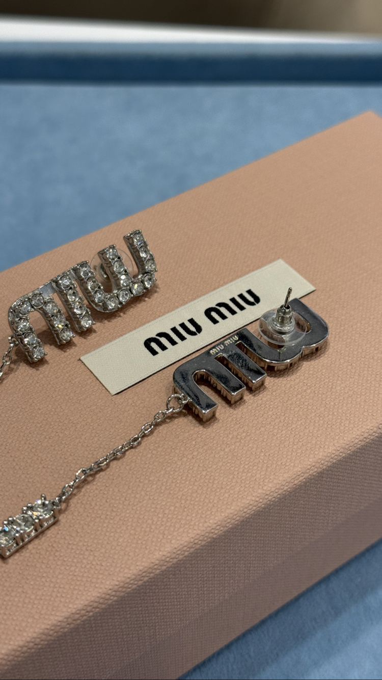 Miu Silver Taşlı Sallantılı İthal Küpe 