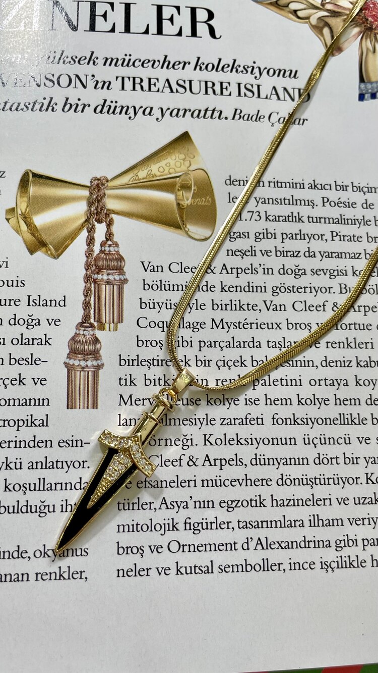 Siyah Zirkon Kılıç Kolye