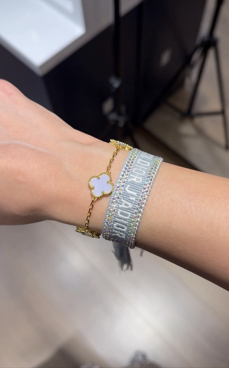 Dior Açık Gri Taşlı İthal İp Bileklik 