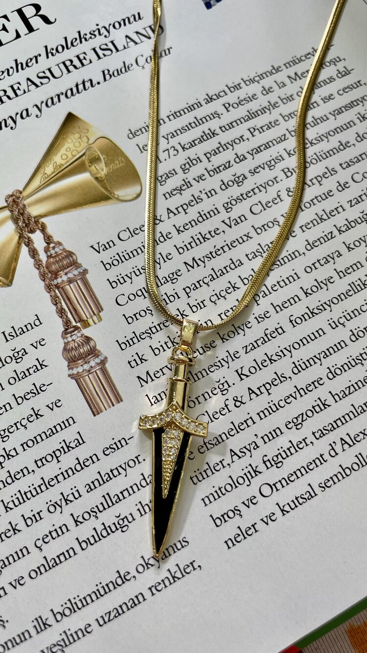 Siyah Zirkon Kılıç Kolye
