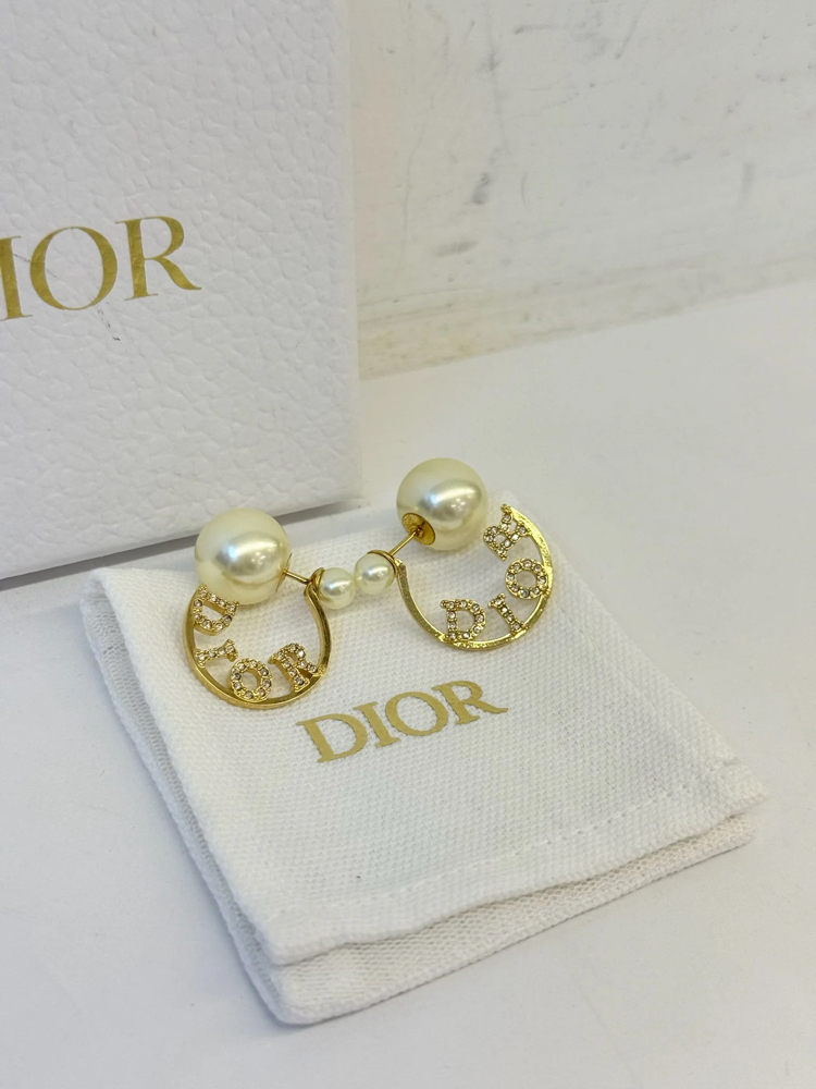 Dior İnci Detaylı Küpe