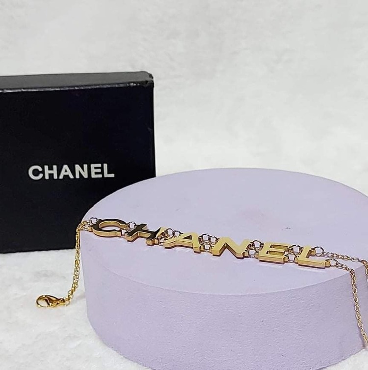 Chanel Yazılı Gold Bileklik