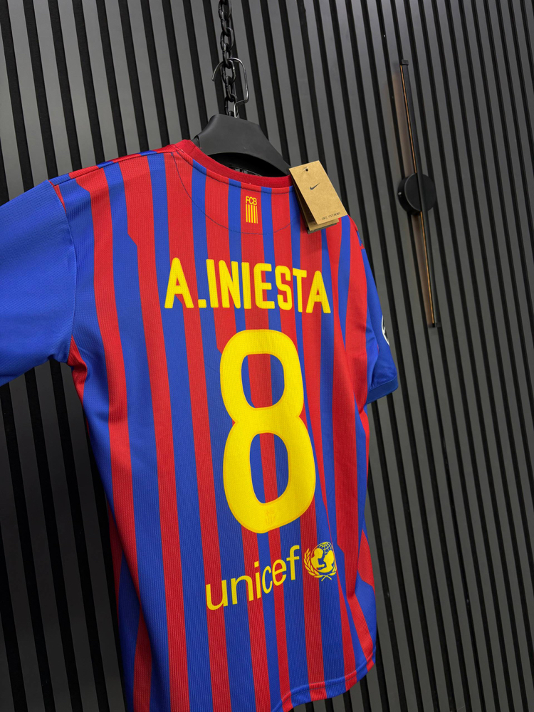 Iniesta 8 – Barcelona 2011 Retro Forma