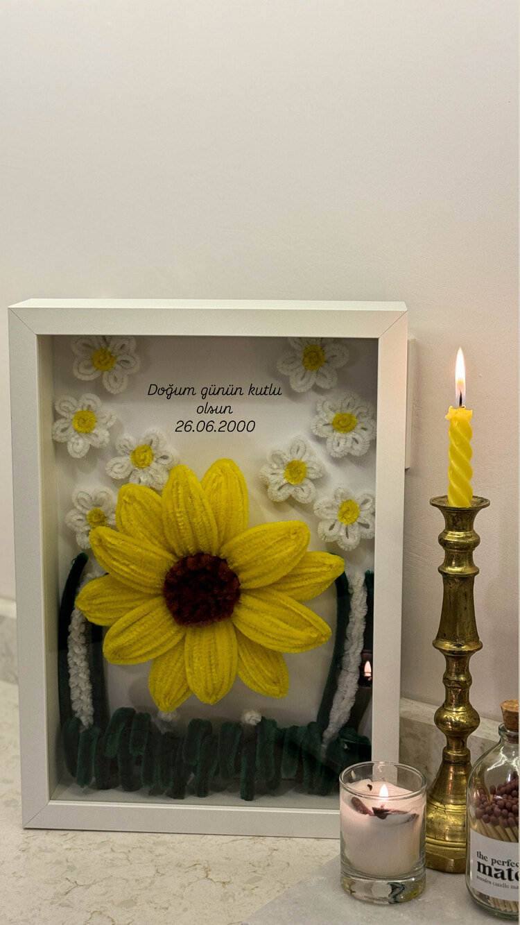 Çiçekli şönil çerçeve