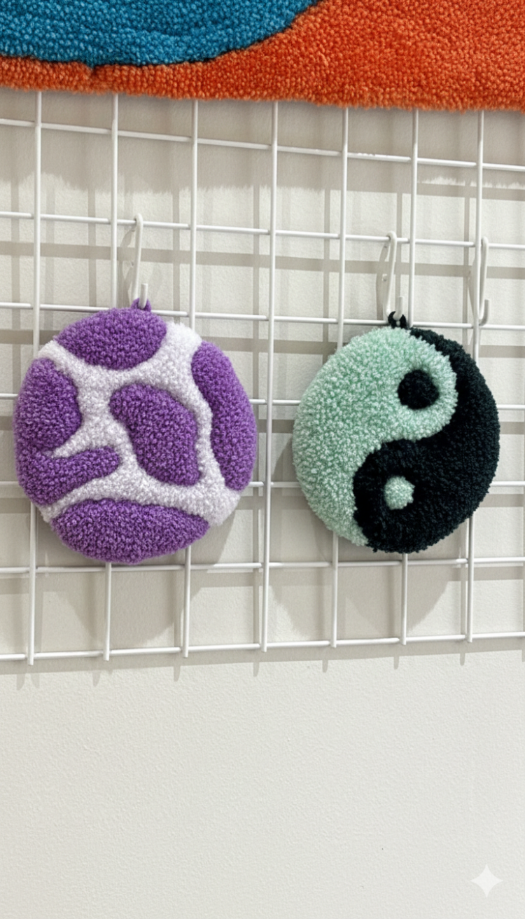 El Yapımı Mor İnek Desenli Yuvarlak Tufting Dekor (10 cm)