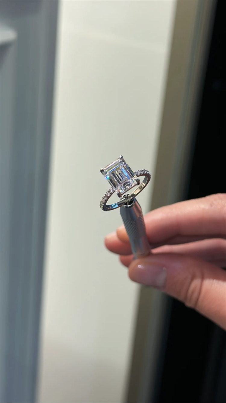 3.7CT | EMERALD CUT ETERNİTY YÜZÜK