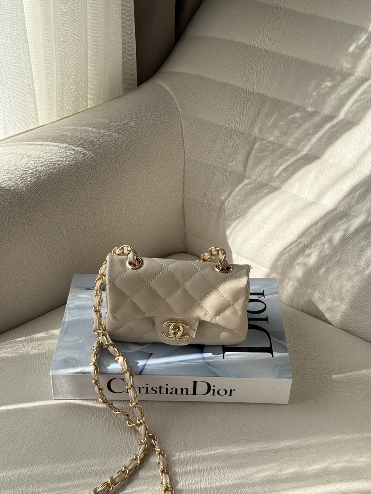 Chanel mini krem