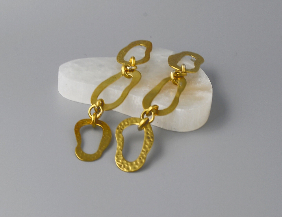 Dövme Dokulu Artisan Pirinç Küpe - TUGU JEWELRY Özel Tasarım