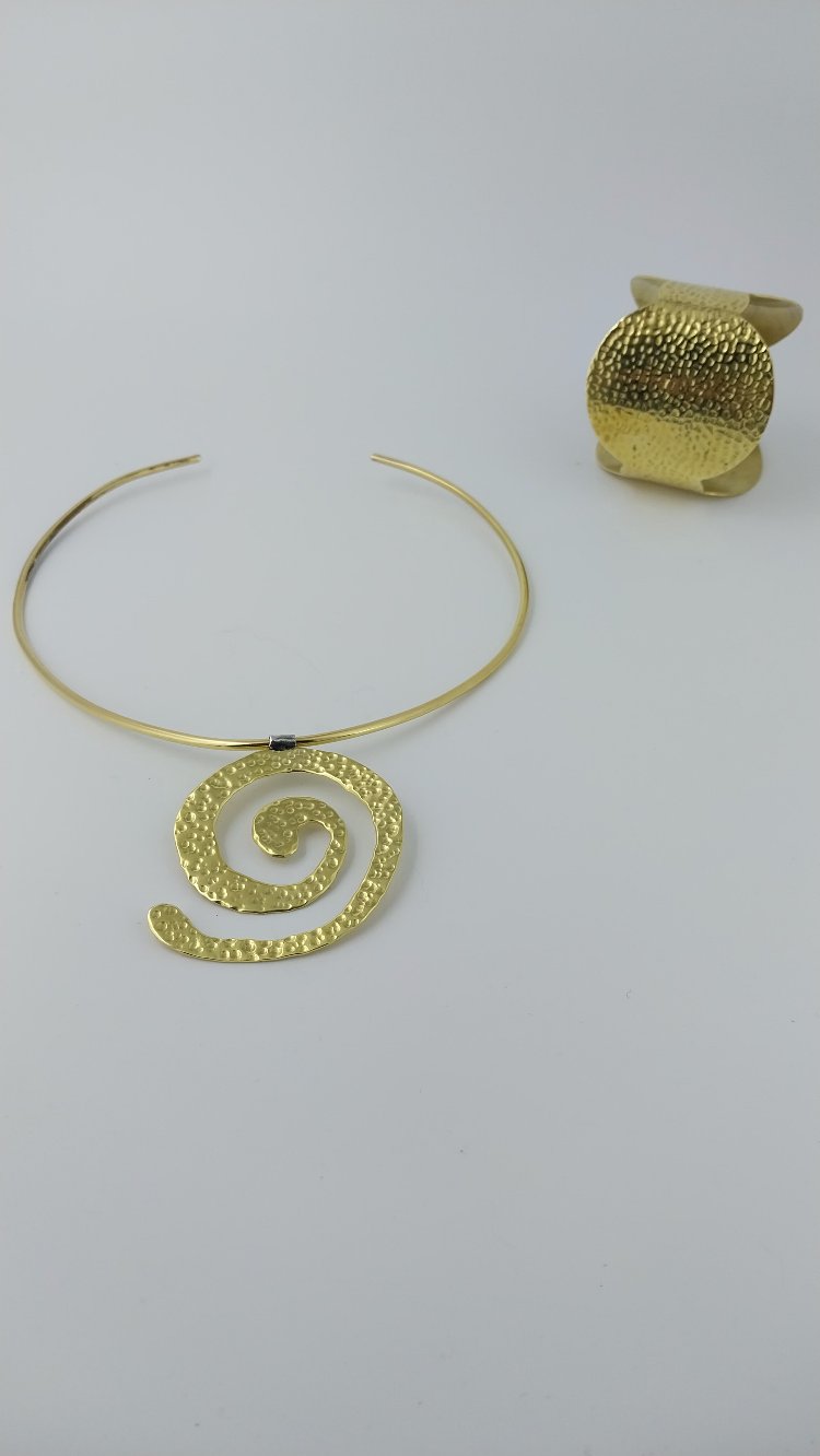 Spiral Form El Yapımı Kolye