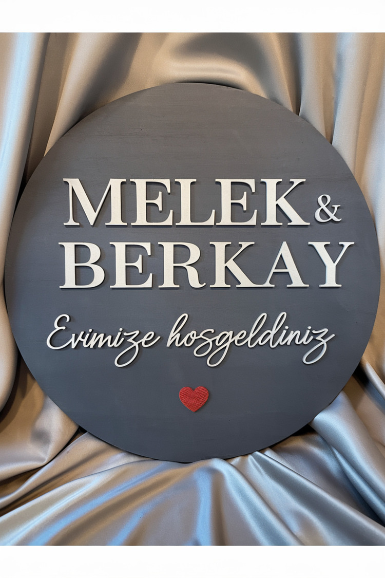 Kişiye Özel Kapı Süsü – Hoş Geldiniz Yazılı Kapı Panosu (30 x 30 cm)