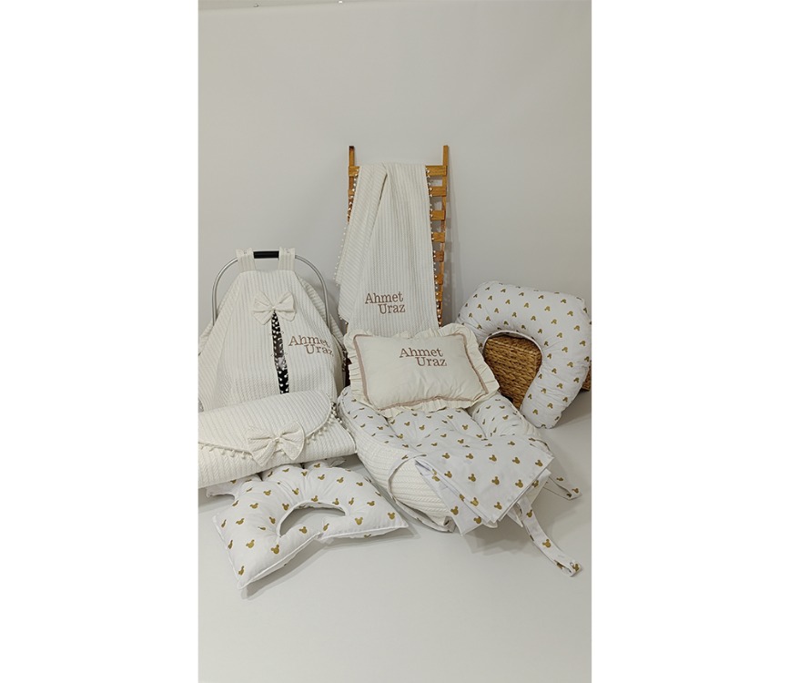 74)Bebek Yenidoğan 9 Lu Set Açık Krem Gold Mickey Kafalar Desenli İsimli