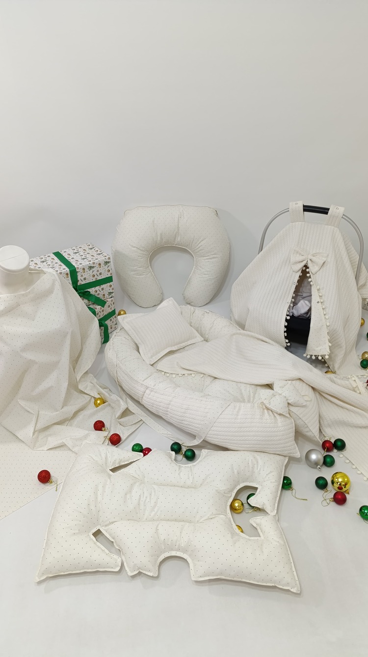 23) YENİDOĞAN 7 Lİ SETİ AÇIK KREM NOKTALI PONPONLU VE BABYNEST