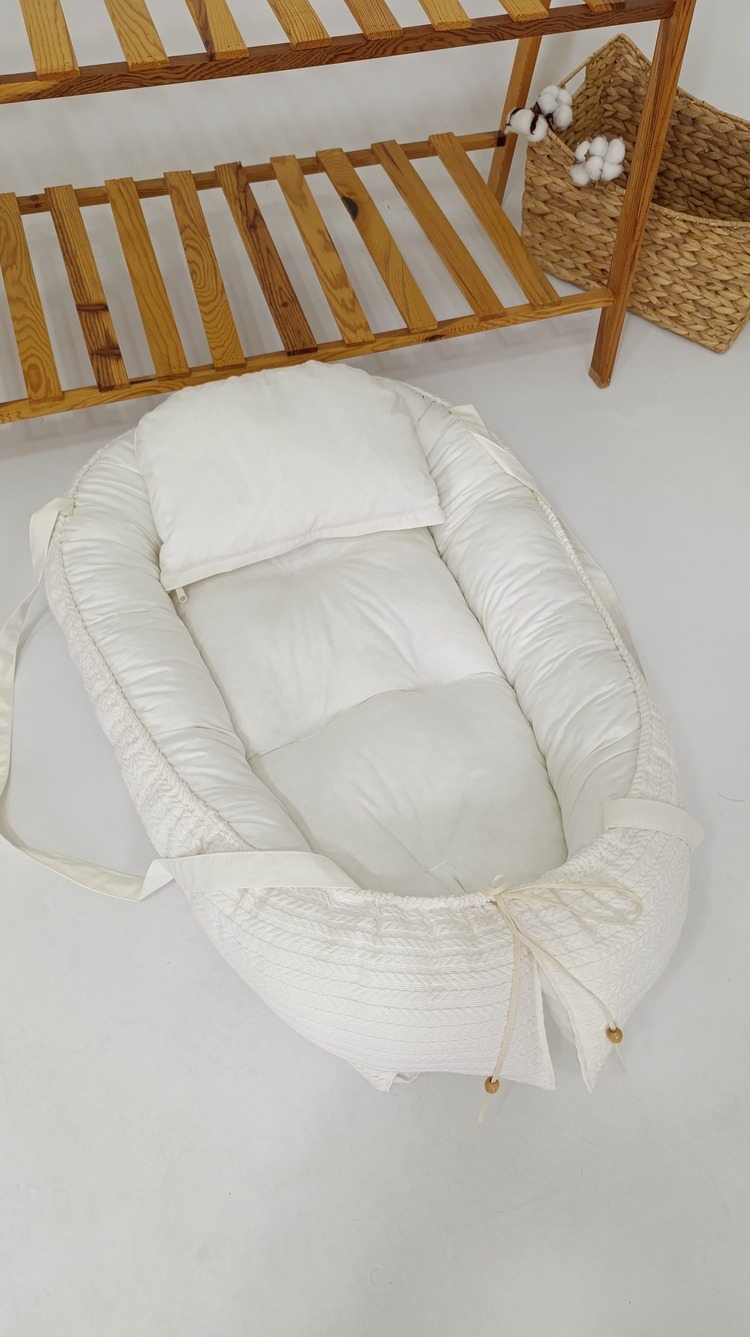 19) BABYNEST ANNE YANI YATAĞI AÇIK KREM DÜZ SADE  YASTIKLI 