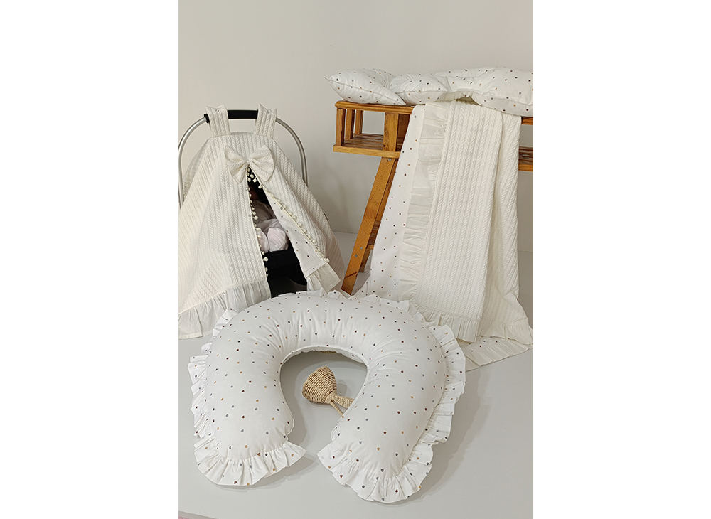 71) BEBEK YENİDOĞAN 4 LÜ SET AÇIK KREM KALP DESENLİ FIRFIRLI