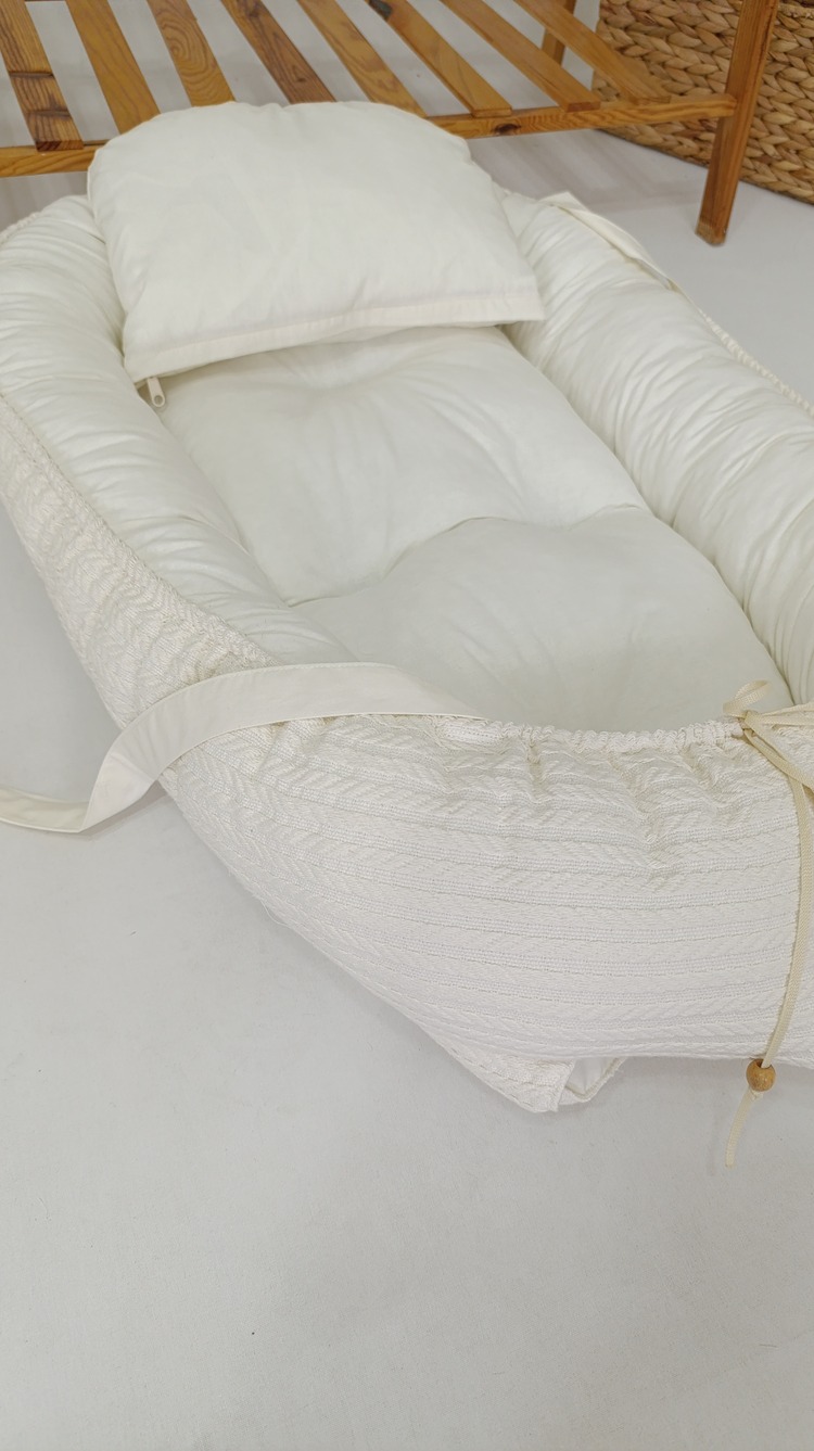19) BABYNEST ANNE YANI YATAĞI AÇIK KREM DÜZ SADE  YASTIKLI 