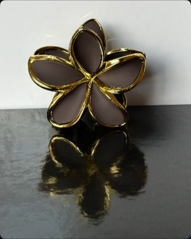 Kahverengi Lotus Toka 
