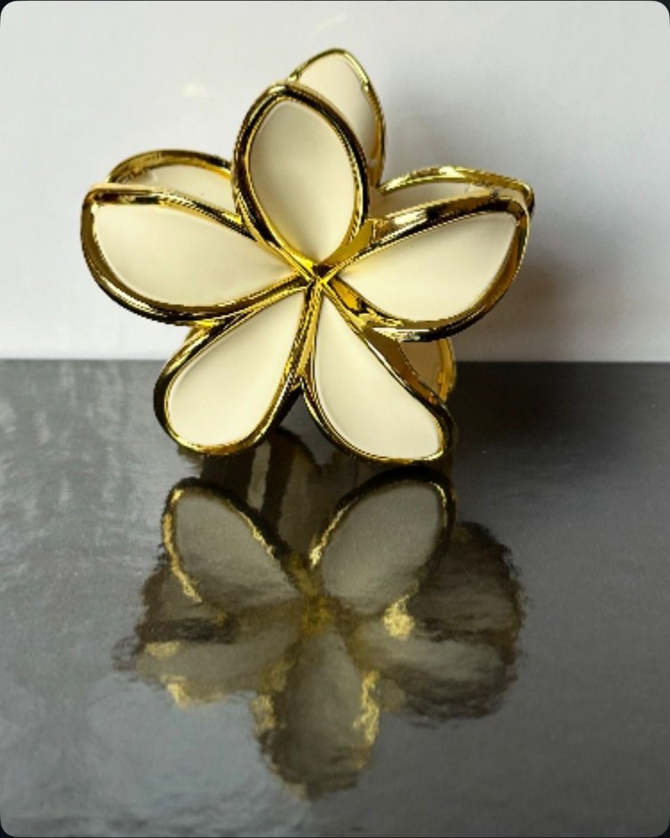 Beyaz Lotus Toka