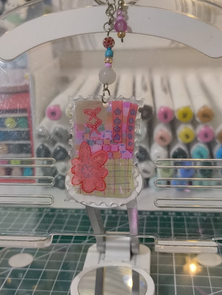 Pembe pul anahtarlık