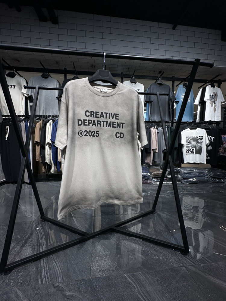 CREATIVE DEPARTMENT – Ekru Pistole Sprey Ön Baskı Oversize T-Shirt