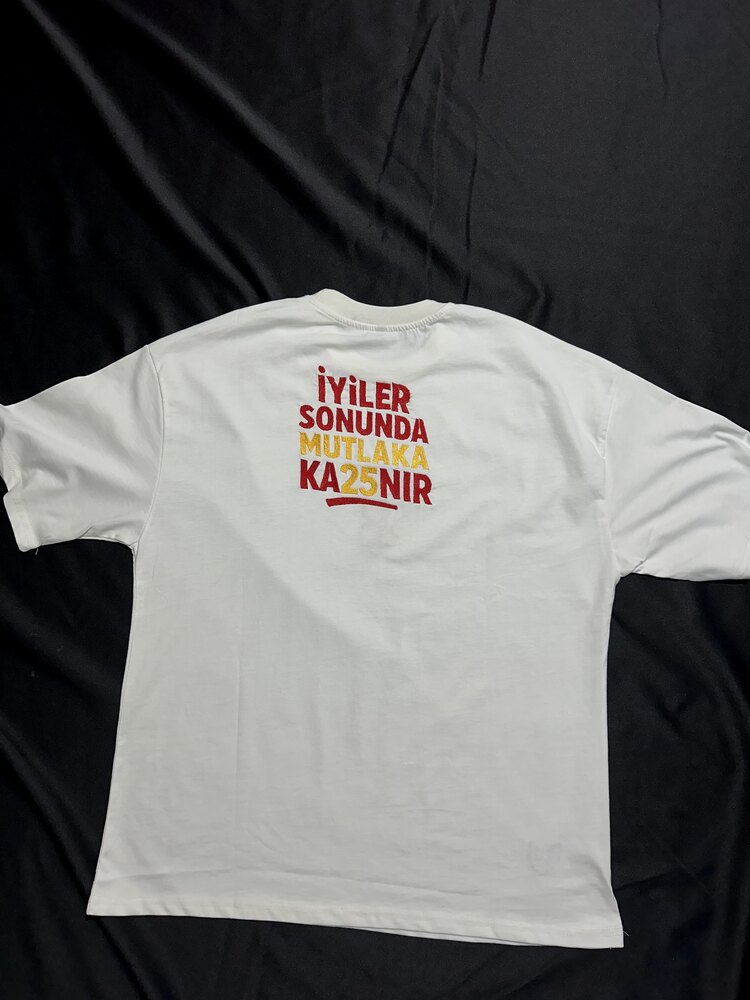 25 Nakış İşlemeli Oversize T-shirt