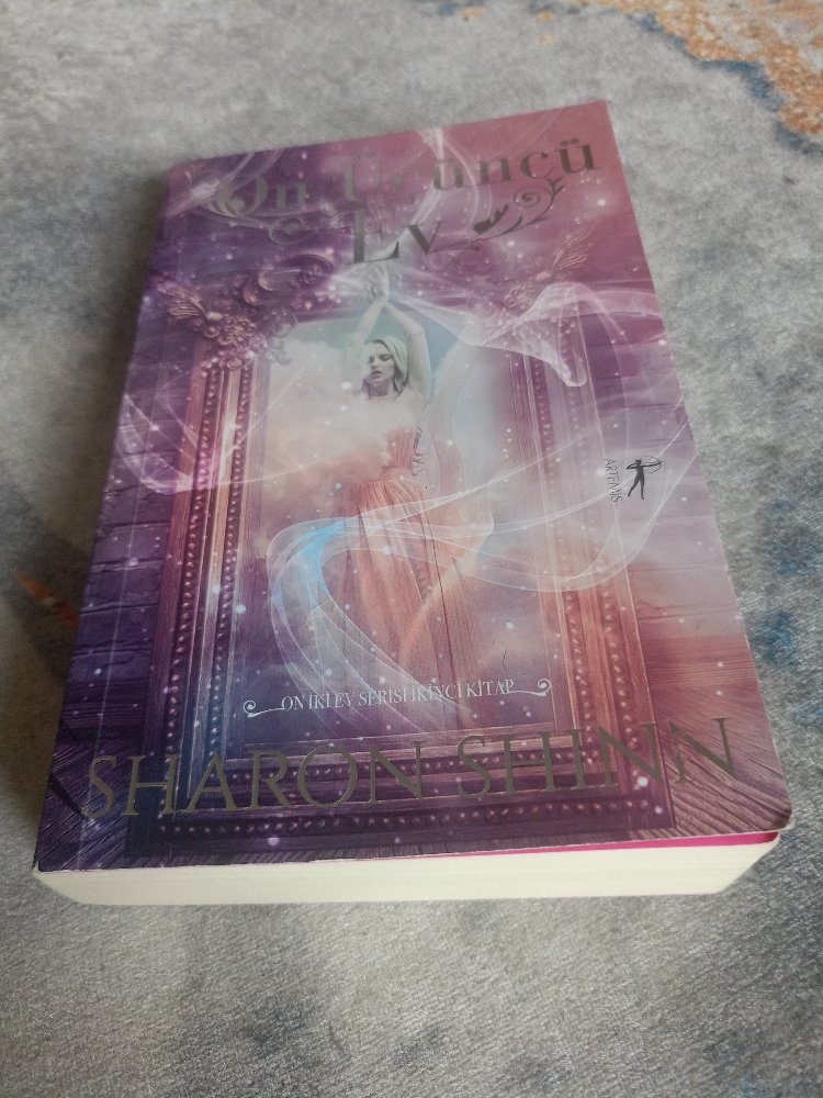 Sharon Shinn On Üçüncü Ev Kitap