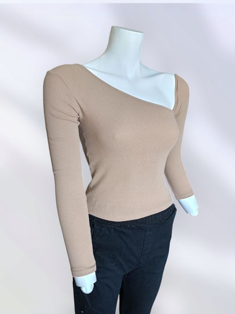Asimetrik Kesim Detaylı Bluz