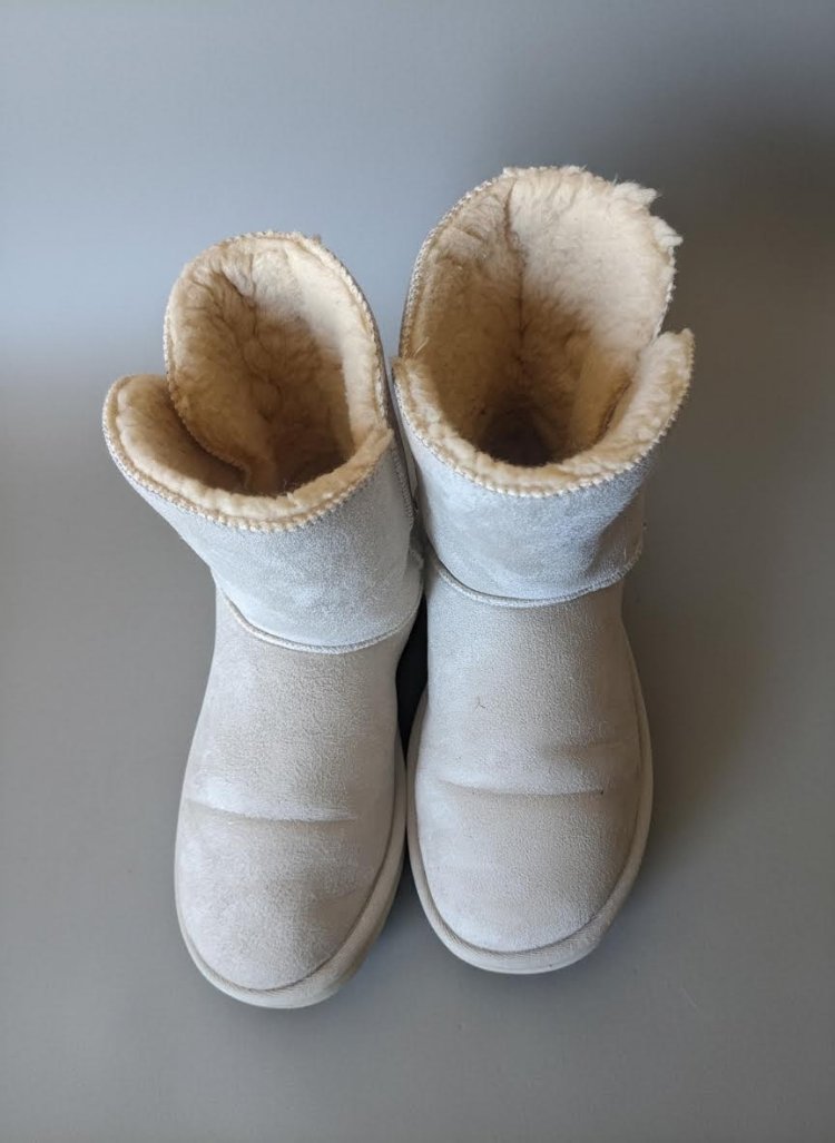 Ugg Düğmeli Süet Bot