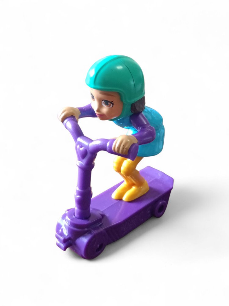 Polly Pocket Scooterlu Kız Figürü