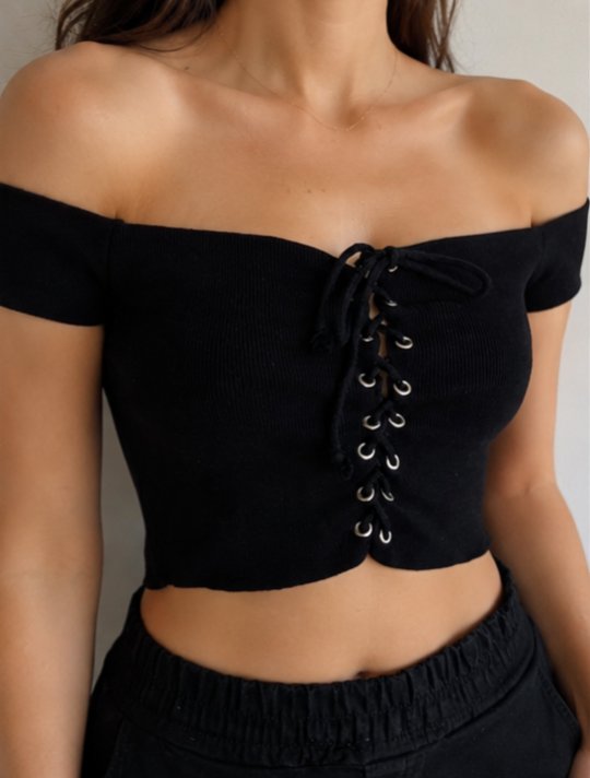 Kuşgözü Detaylı Bağcıklı Crop Bluz