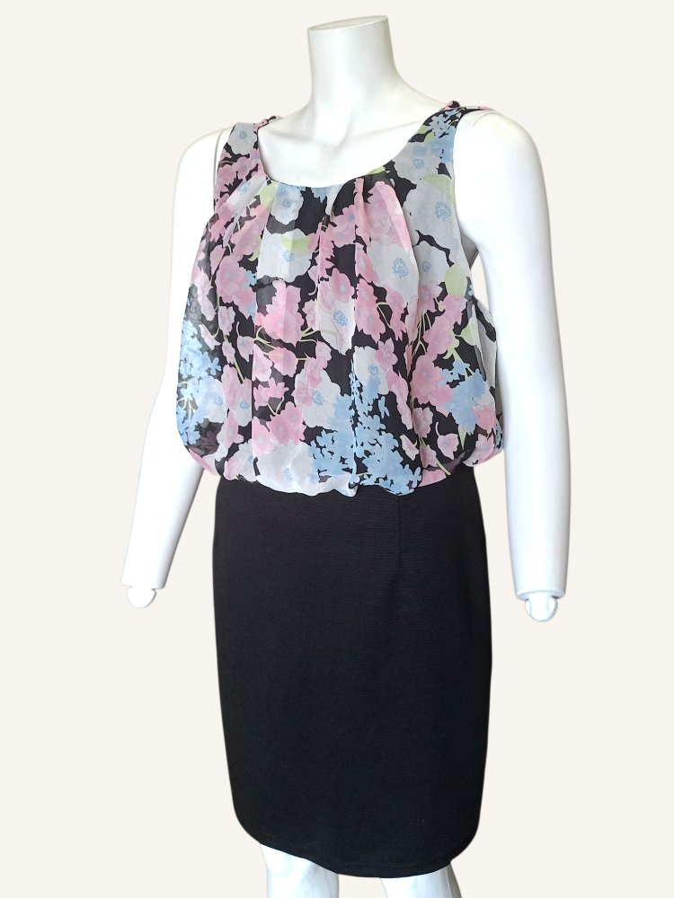 Pastel Tonlarda Çiçek Desenli Midi Elbise