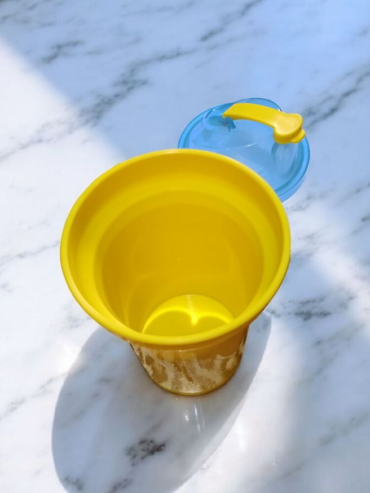 Sarı Mavi Renklerde Kapaklı İçecek Bardağı