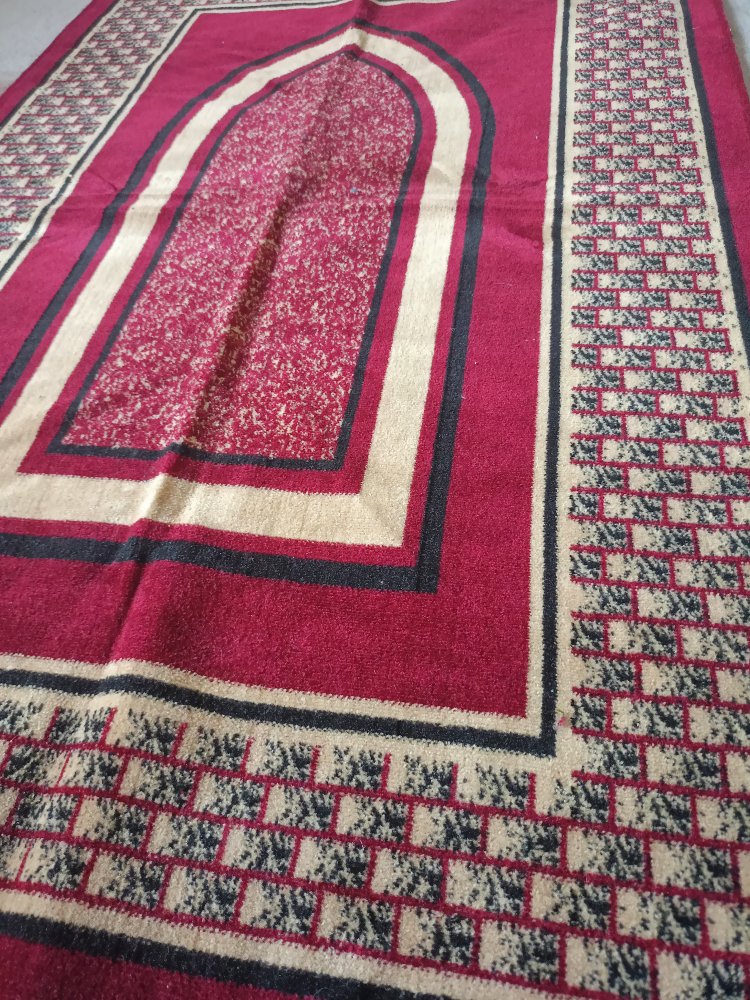 Bordo İşlemeli Geleneksel Seccade/Halı