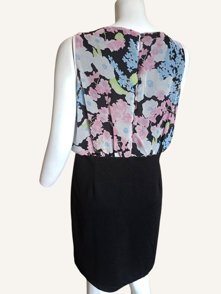 Pastel Tonlarda Çiçek Desenli Midi Elbise