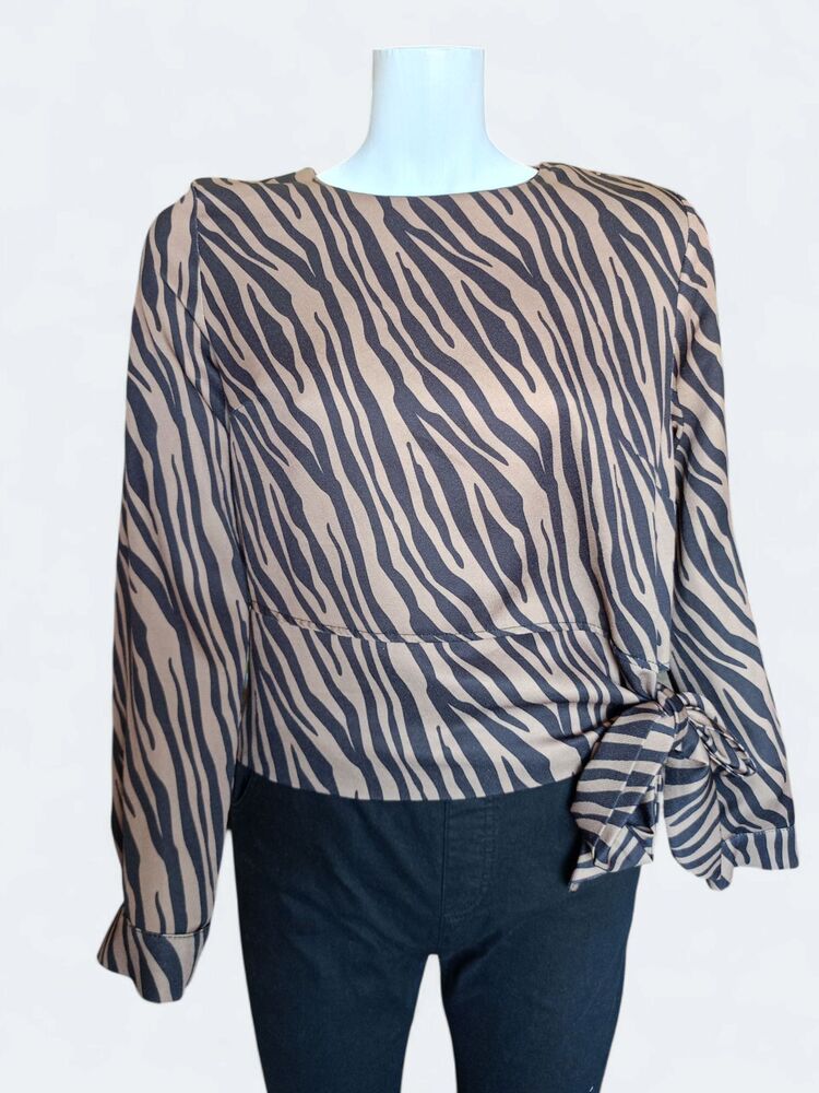 Zebra Desenli Yandan Fiyonklu Bluz