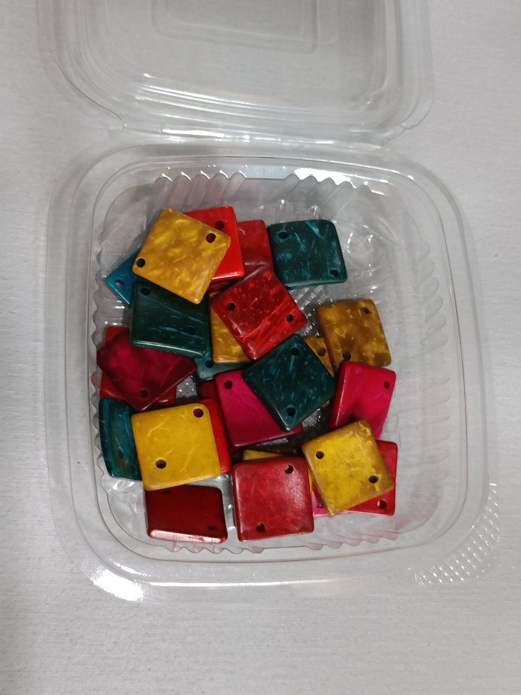 30 Adet Renkli Kare Coconut Boncuk