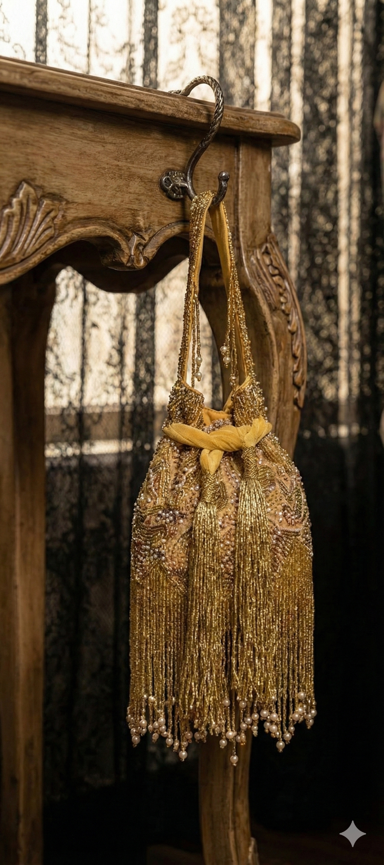 GOLD BONCUKLU GECE ÇANTASI
